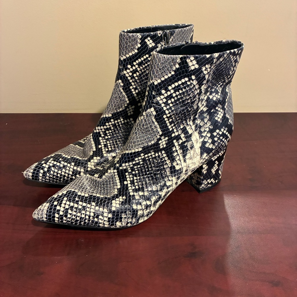 Marc Fisher LTD Snakeskin Print Ankle Booties Size 7/37